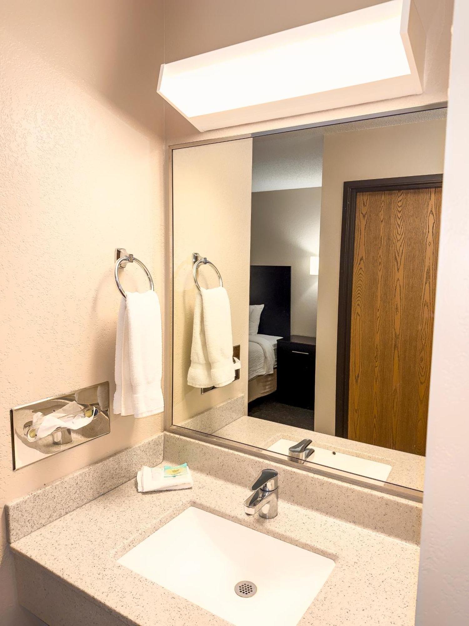 Country Trails Inn &Suites Lanesboro Eksteriør billede